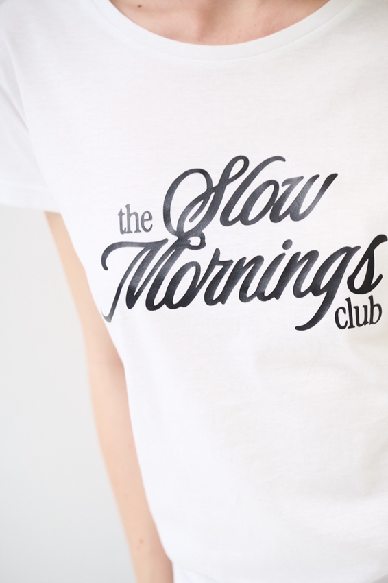 T-SHIRT BASIC CON STAMPA SLOW MORNINGS