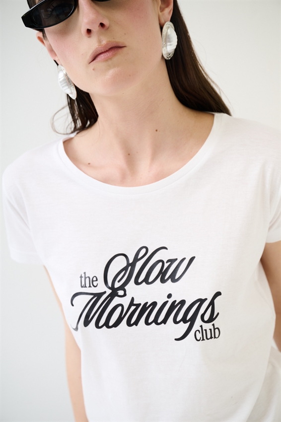 T-SHIRT BASIC CON STAMPA SLOW MORNINGS