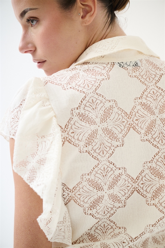 CAMICIA SMANICATA CON VOLANT E RICAMO BURRO