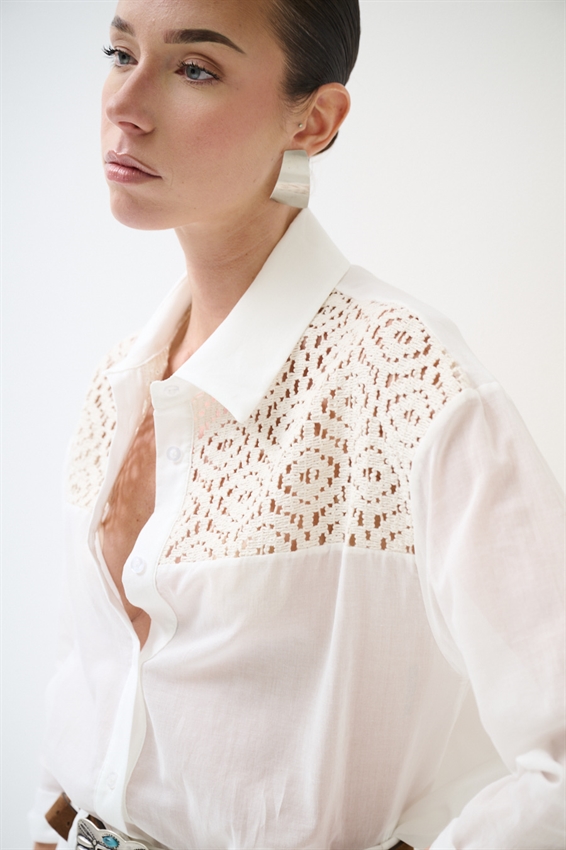 CAMICIA OVER IN MUSSOLA CON MACRAME DAVANTI BIANCO