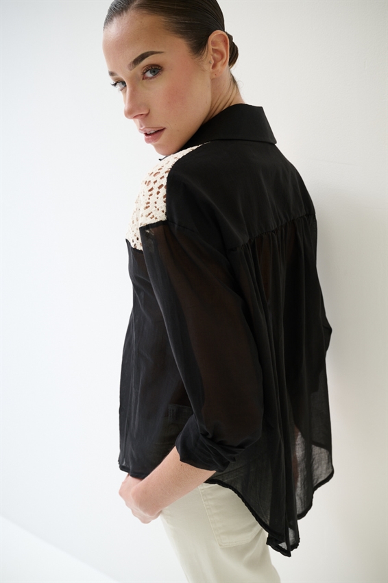 CAMICIA OVER IN MUSSOLA CON MACRAME DAVANTI NERO