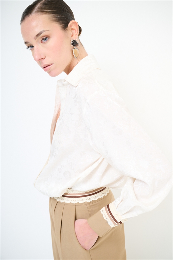 CAMICIA CON PASSAMANERIA SUI POLSINI