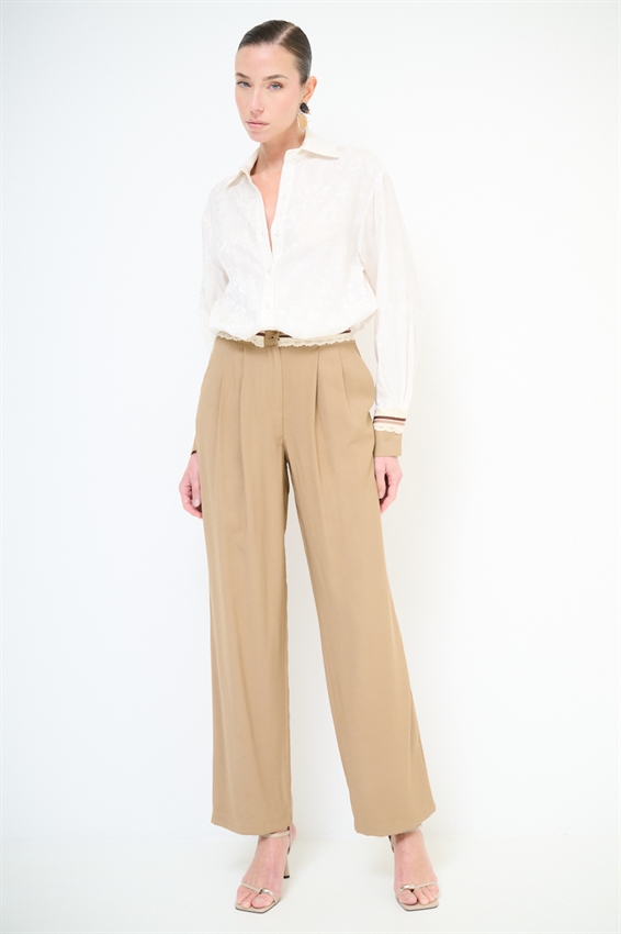 CAMICIA CON PASSAMANERIA SUI POLSINI NOCCIOLA