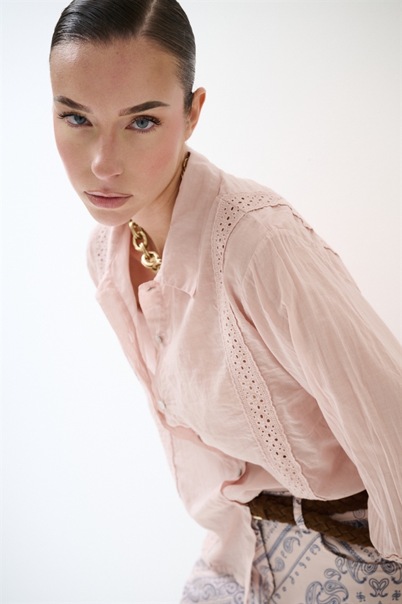 CAMICIA CON INSERTI PASSAMANERIA ROSA
