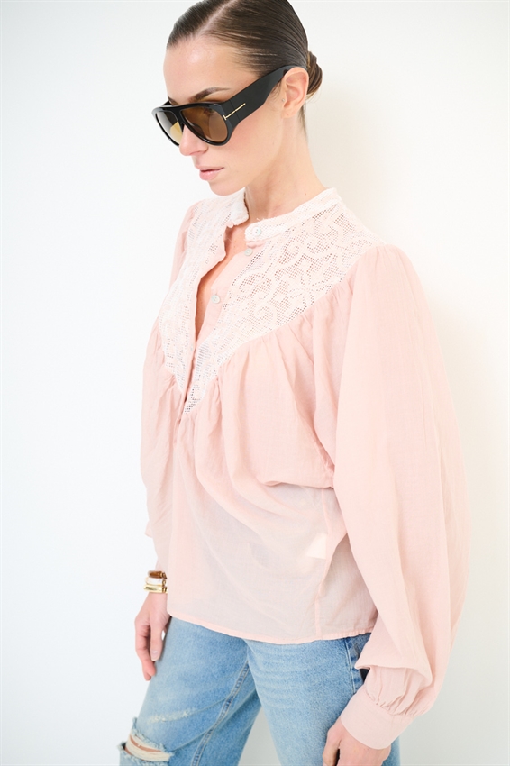 CAMICIA CON PETTORINA MACRAME E COLLO COREANA