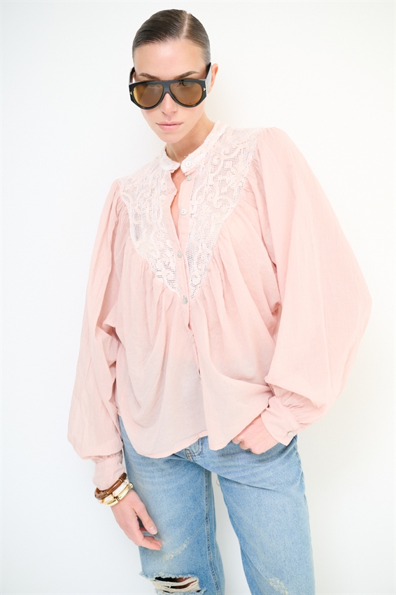 CAMICIA CON PETTORINA MACRAME E COLLO COREANA