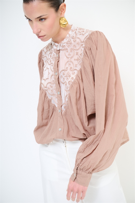 CAMICIA CON PETTORINA MACRAME E COLLO COREANA TERRA