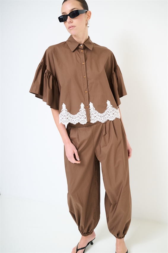 CAMICIA IN TELA PARACADUTE CON PIZZO