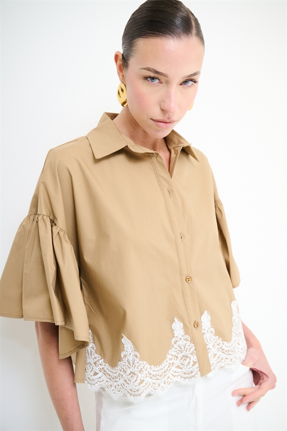 CAMICIA IN TELA PARACADUTE CON PIZZO CAMMELLO