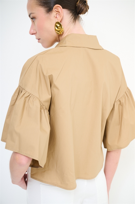 CAMICIA IN TELA PARACADUTE CON PIZZO CAMMELLO