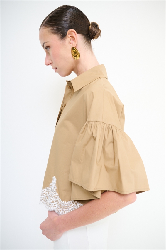 CAMICIA IN TELA PARACADUTE CON PIZZO CAMMELLO