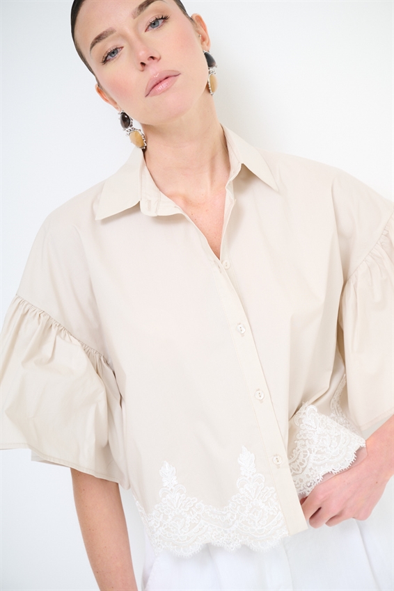 CAMICIA IN TELA PARACADUTE CON PIZZO SABBIA