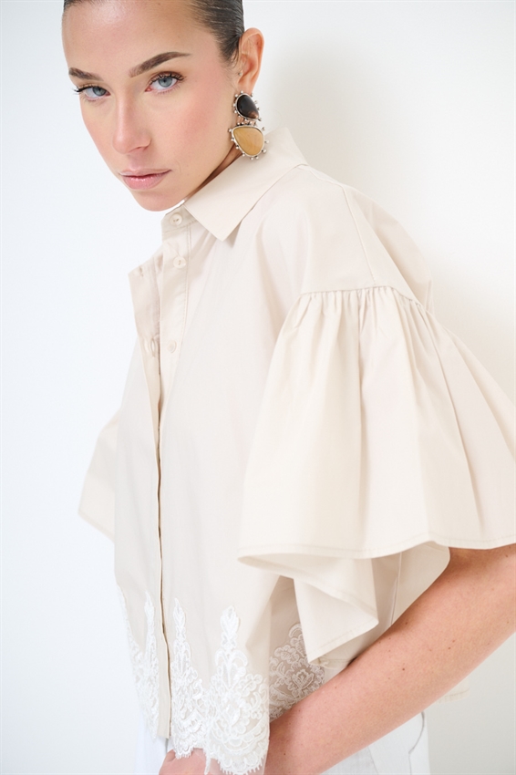 CAMICIA IN TELA PARACADUTE CON PIZZO SABBIA