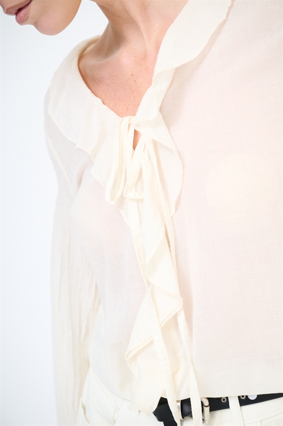 BLUSA CON VOLANT E LACCINO