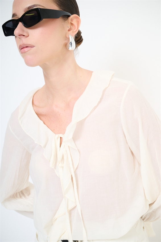 BLUSA CON VOLANT E LACCINO BURRO