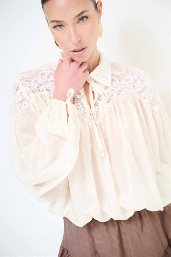 BLUSA INSERTO MACRAME