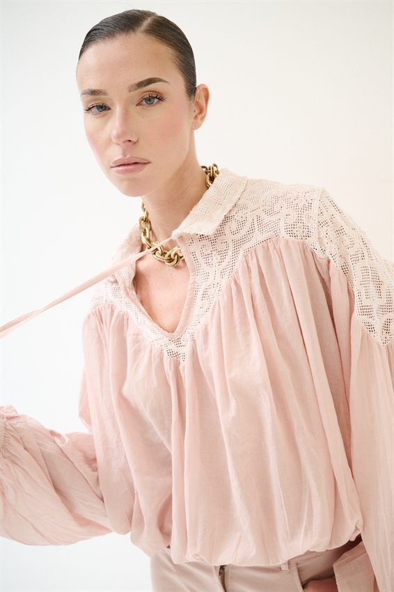 BLUSA INSERTO MACRAME ROSA