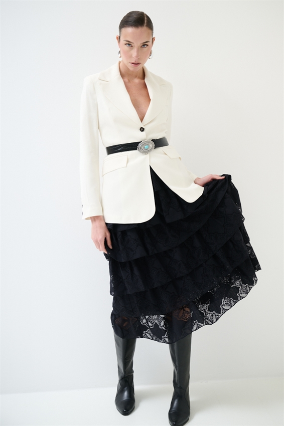 GONNA LUNGA A BALZE CON RICAMO NERO