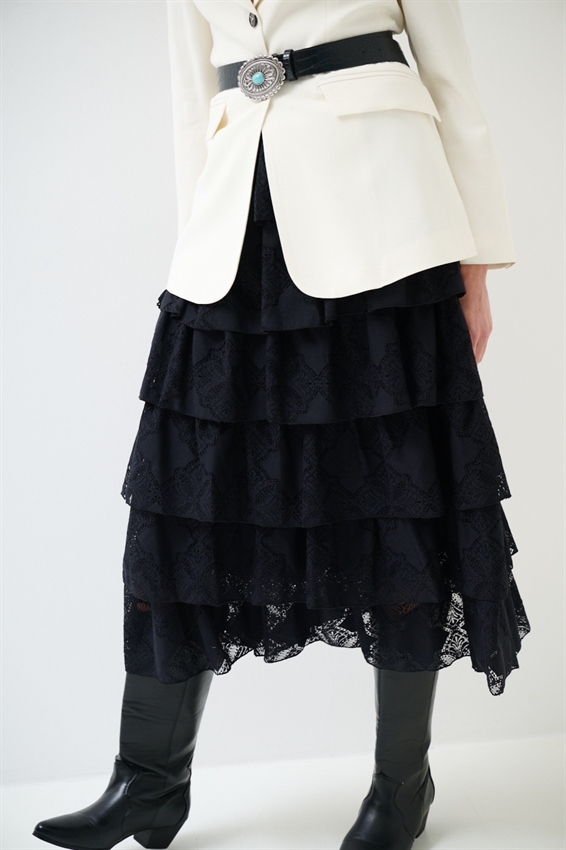 GONNA LUNGA A BALZE CON RICAMO NERO