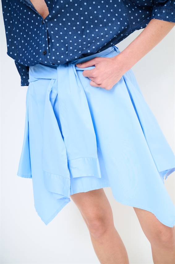 MINIGONNA A PUNTE CON MANICHE IN VITA