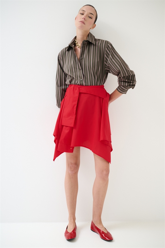 MINIGONNA A PUNTE CON MANICHE IN VITA