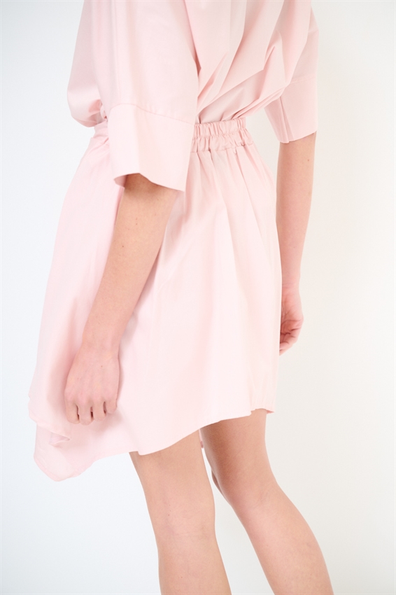 MINIGONNA A PUNTE CON MANICHE IN VITA