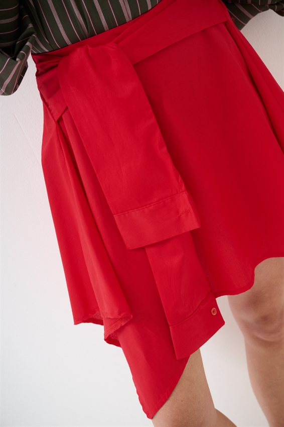 MINIGONNA A PUNTE CON MANICHE IN VITA