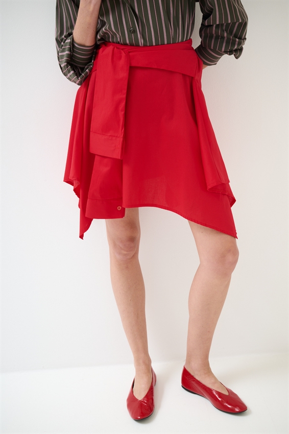 MINIGONNA A PUNTE CON MANICHE IN VITA ROSSO