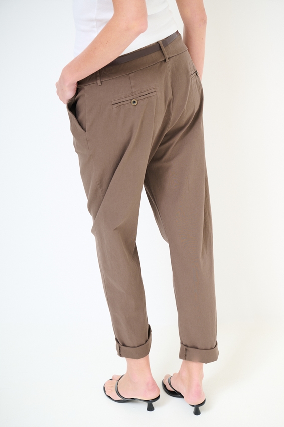 PANTALONE CHINO CON CINTURA