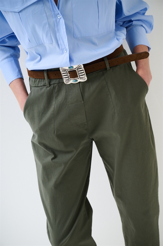 PANTALONE CHINO CON CINTURA VERDE MILITARE
