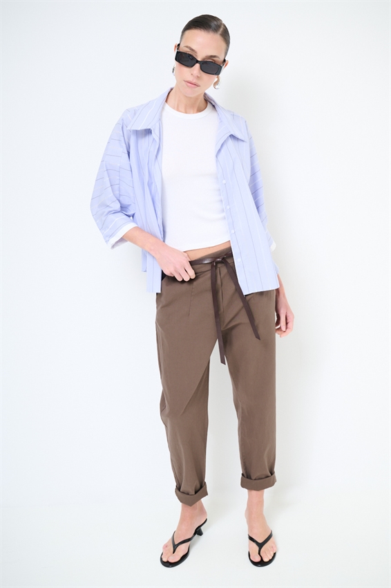 PANTALONE CHINO CON CINTURA MORO