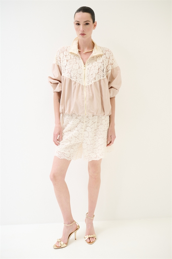 GIUBBOTTO CON PIZZO MACRAME