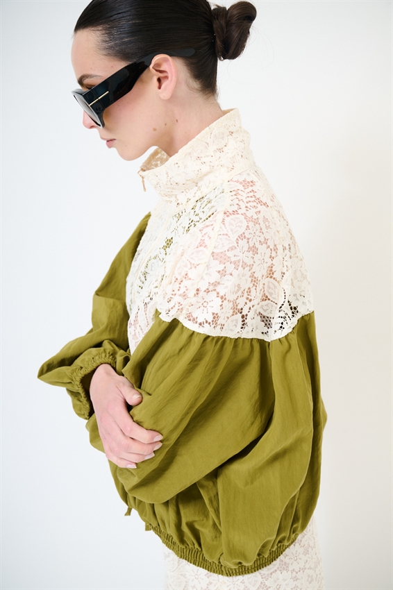 GIUBBOTTO CON PIZZO MACRAME