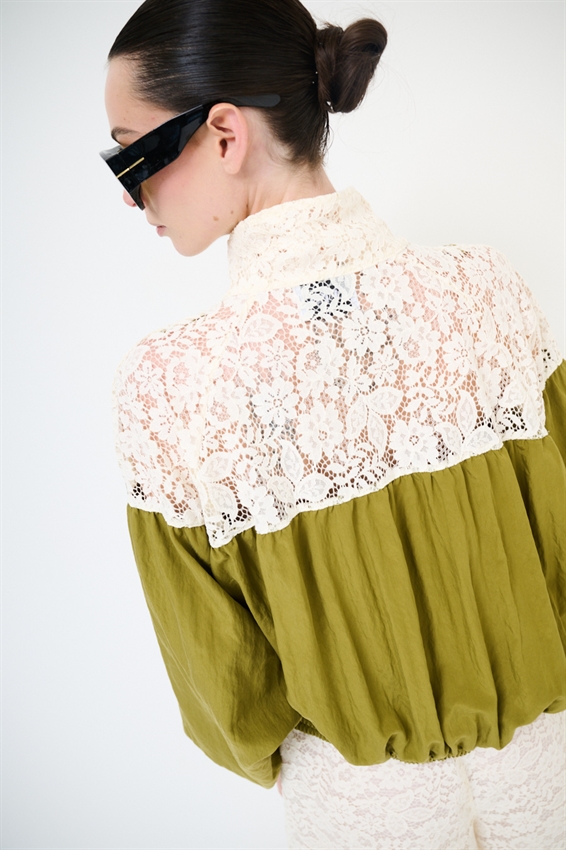 GIUBBOTTO CON PIZZO MACRAME