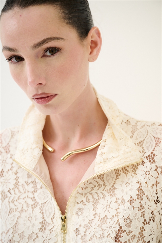 GIUBBOTTO CON PIZZO MACRAME