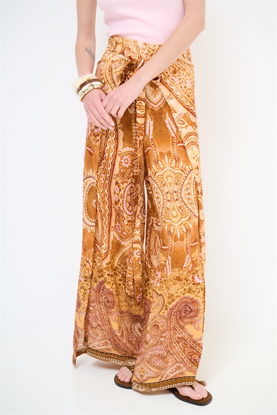 PANTAGONNA CON NODO DAVANTI A FANTASIA