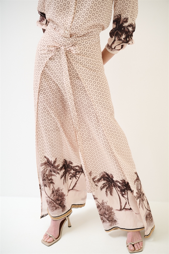 PANTAGONNA CON NODO DAVANTI A FANTASIA