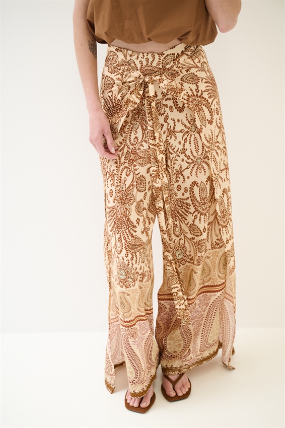 PANTAGONNA CON NODO DAVANTI A FANTASIA