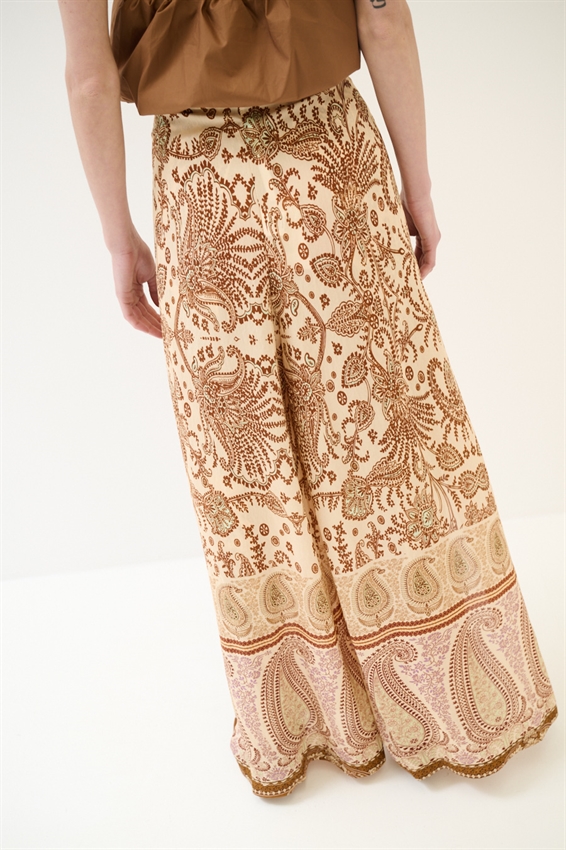 PANTAGONNA CON NODO DAVANTI A FANTASIA