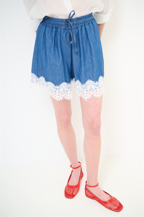 SHORTS DENIM CON MACRAME FONDO