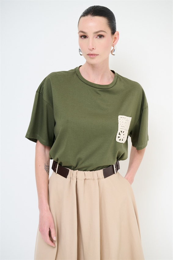 T-SHIRT BASIC CON TASCHINO MACRAME