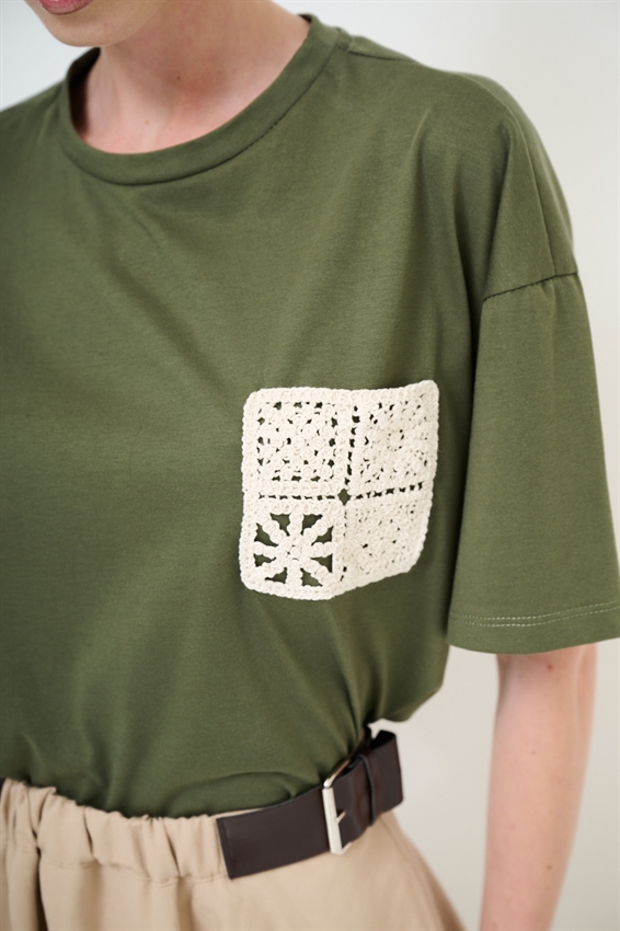 T-SHIRT BASIC CON TASCHINO MACRAME