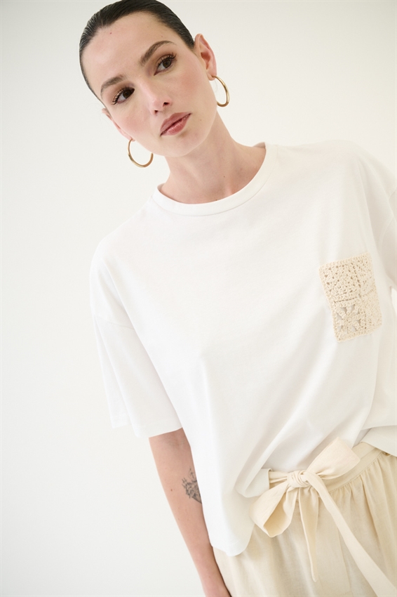 T-SHIRT BASIC CON TASCHINO MACRAME