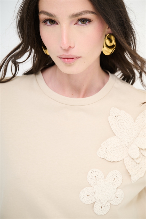 T-SHIRT DOPPIO FIORE RICAMO