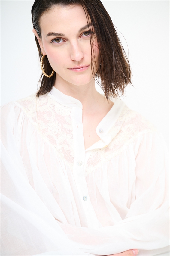 CAMICIA COLLO COREANA CON INSERTO MACRAME