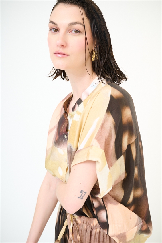 CAMICIA OVER CON STAMPA E NODO