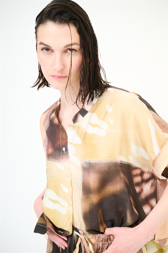 CAMICIA OVER CON STAMPA E NODO