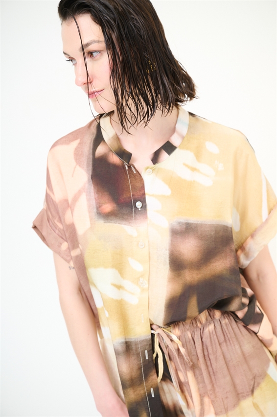 CAMICIA OVER CON STAMPA E NODO