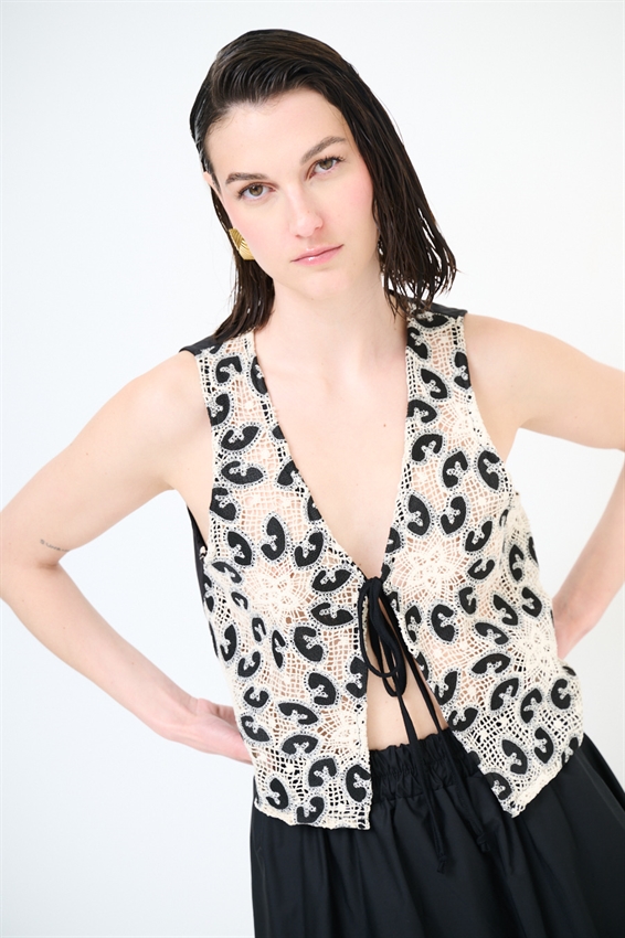 GILET CON LACCINO MACRAME E BULLDOG
