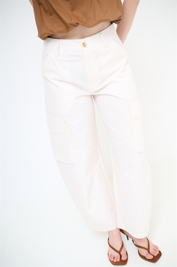 PANTALONE CON TASCONI